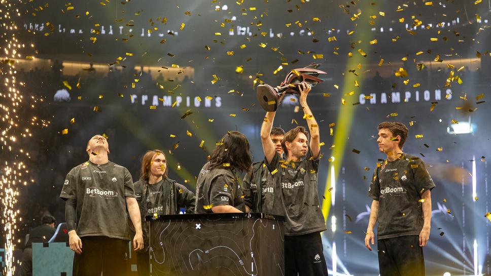 Данил "donk" Кришковец и Spirit не оставиха шансове на Falcons и спечелиха трофея от PGL Астана