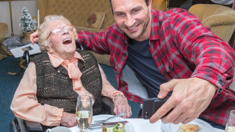Кличко зарадва 110-годишна фенка