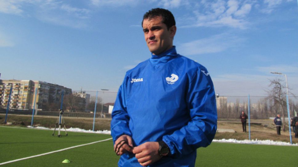 Треньорът на Дунав опроверга информациите за трансфера на Стамов