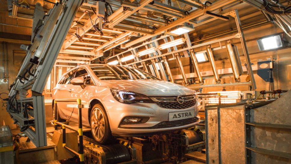 Opel Astra Sports Tourer влезе в камерата за климатични изпитания