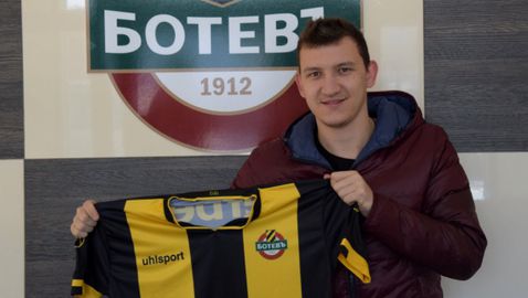Официално: Неделев подписа с Ботев