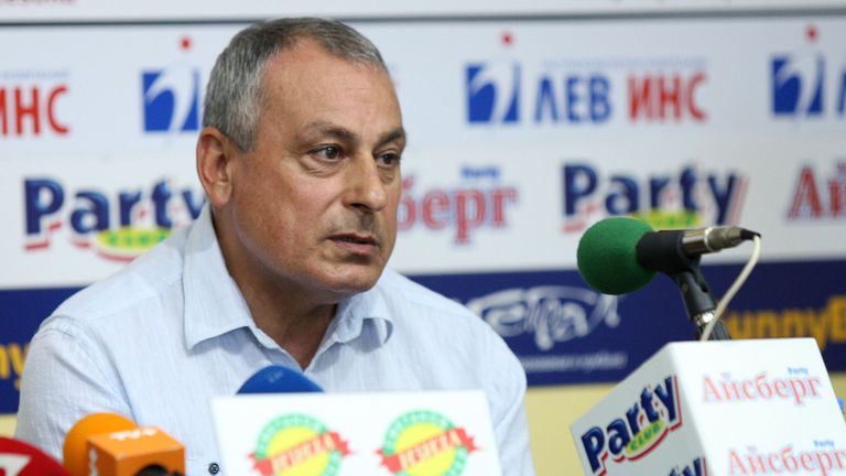 Бившият селекционер на младежкия национален отбор Михаил Мадански призна че