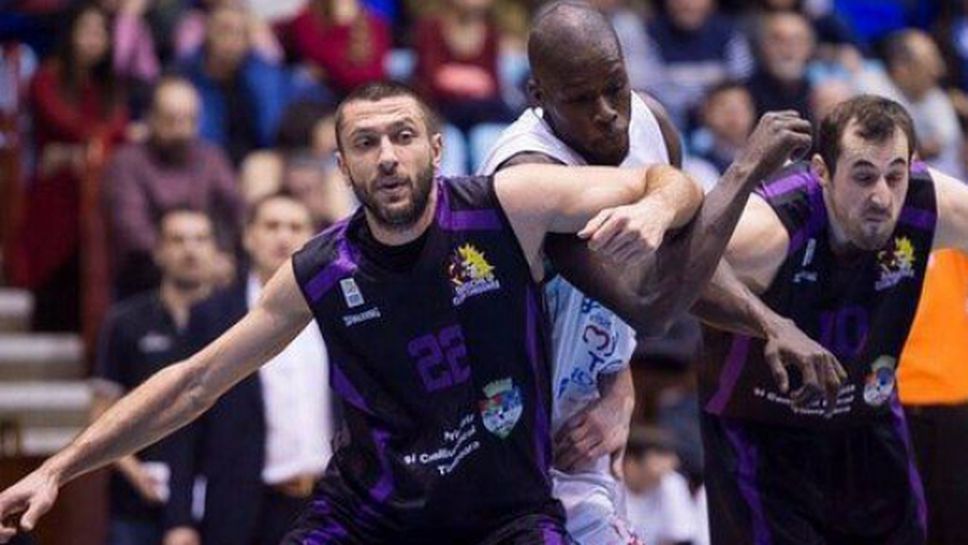 Веселинов с добър мач, Тимишоара надви Газ Метан