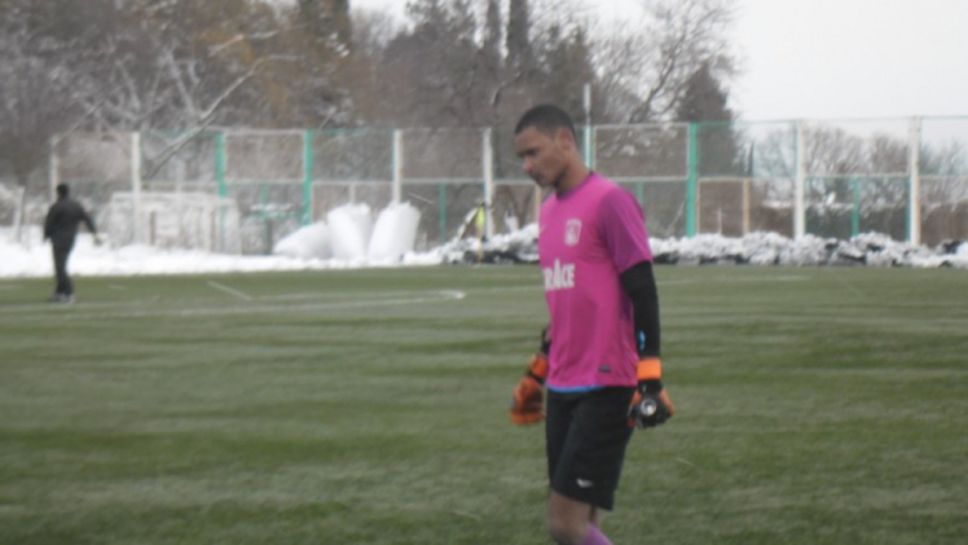 Вратар на ФК Верея се размина с трансфер във Франция