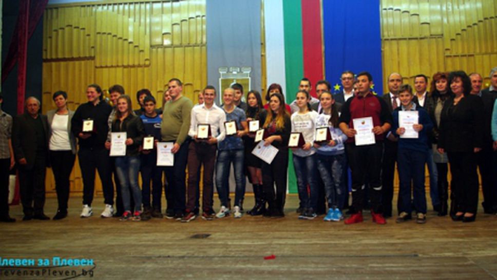 Първото в България държавно спортно училище награди най-добрите