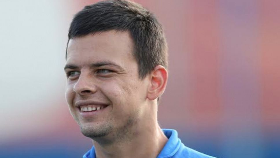 Шахтьор Караганди гони български защитник