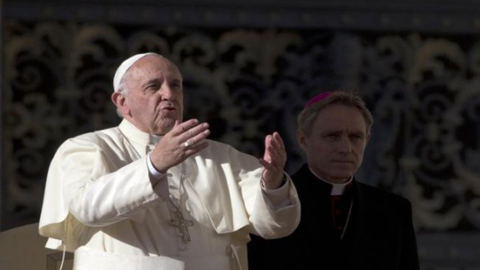 Клуб изгоря с 500 надници заради папата