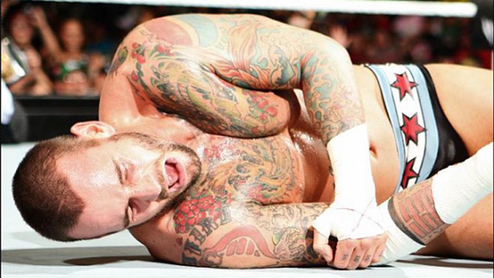 Дебютът на CM Punk в UFC се отлага