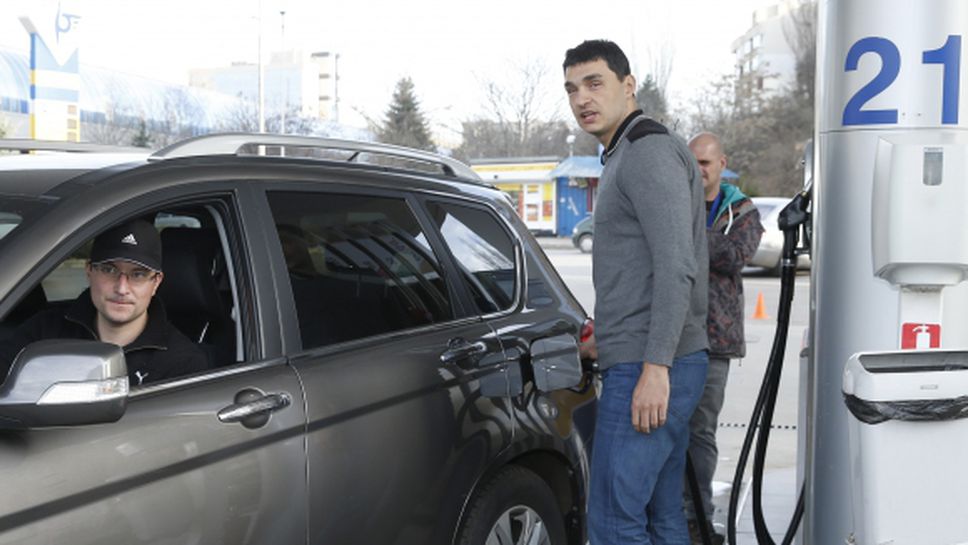 Владо Николов: Да ви заредя гориво?