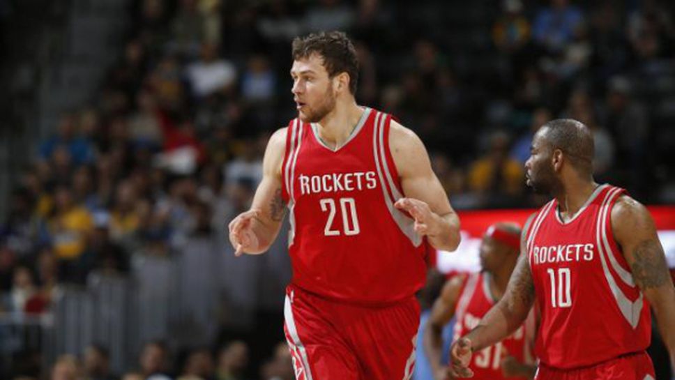 Дуо от Хюстън отива в Детройт