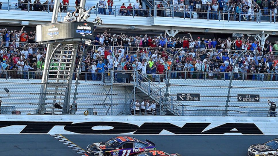 Хамлин триумфира на легендарното автомобилно състезание "Дейтона 500"