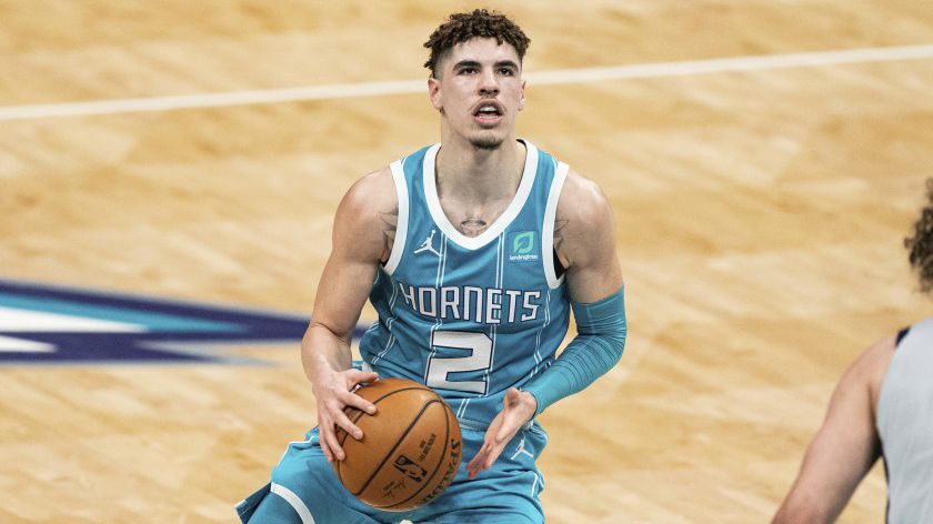 ЛаМело Бол беше определен за новобранец на годината в НБА