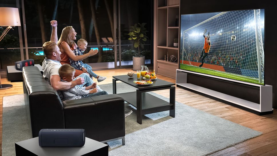 Стадионът се пренася у дома с новите LG OLED телевизори