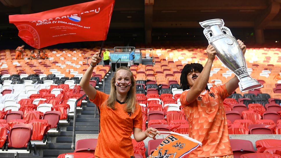 Колоритните фенове на Нидерландия и Австрия