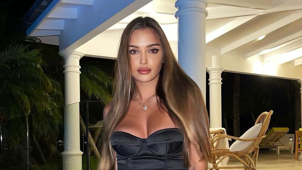 Олимпийска шампионка блести в розов бански