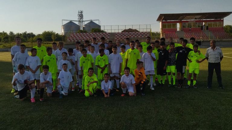 Приятелска футболна среща изиграха на стадион Арена Дреновец детските отбори