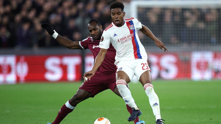  Лион подписа нов контракт с Мендеш 