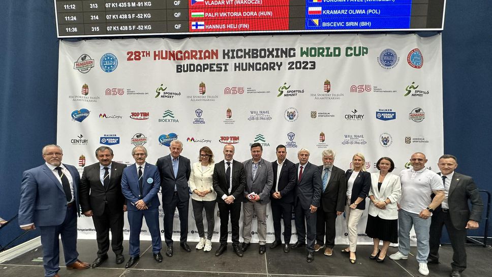 Посланикът на Република България в Унгария Христо Полендаков приветства националния отбор по кикбокс