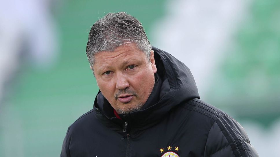 Берое преговаря с Любо Пенев за нов треньор