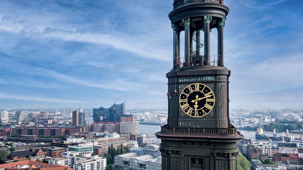 Волейбол... на покрива на Хамбург 🏐