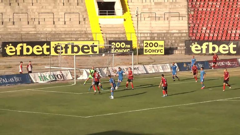 Гол с глава на Лолала направи резултата 3:0 за Локомотив (София) срещу Левски (Лом)