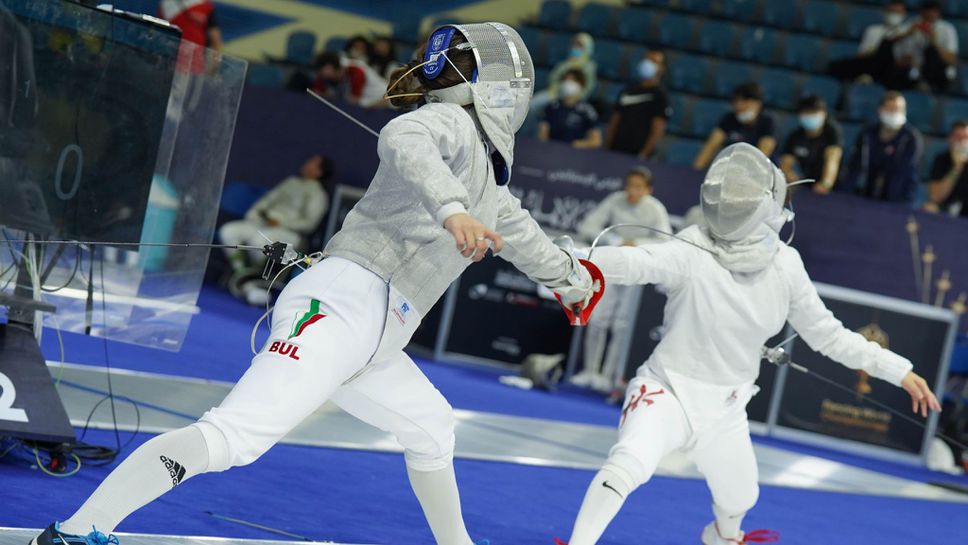 Всички български сабльорки се класираха за финалите на СП по фехтовка в Египет