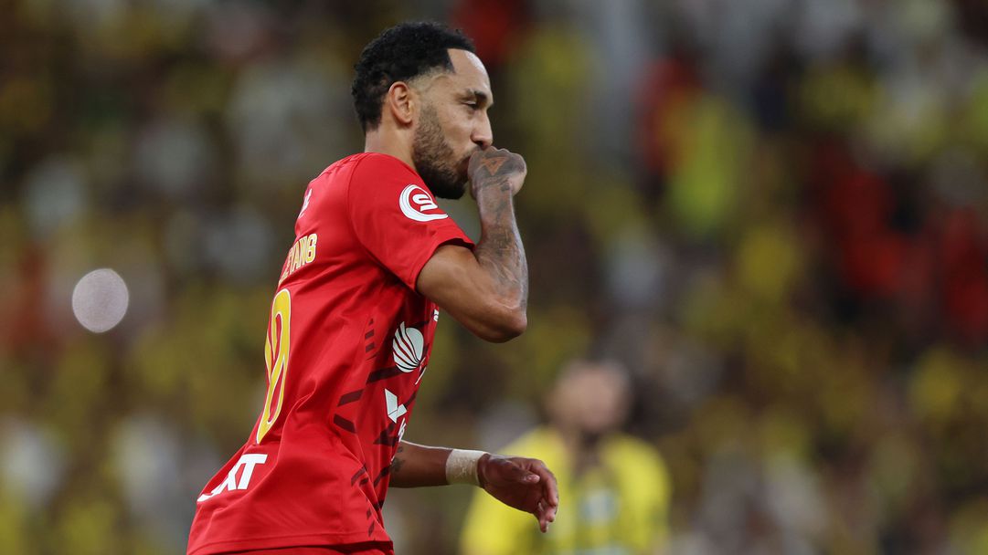 Обамеянг вече е свободен агент