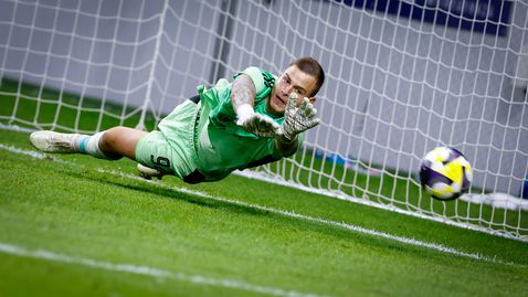 Извънземен Светослав Вуцов прати Левски напред в Лига Европа след драма с дузпи