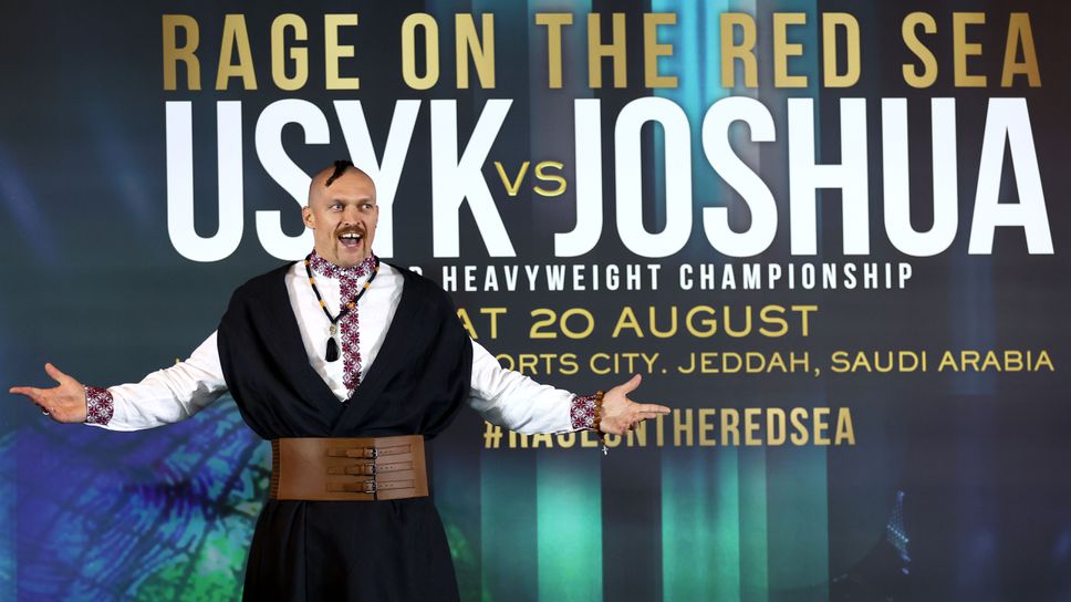 Александър Усик изпълни украинска патриотична песен