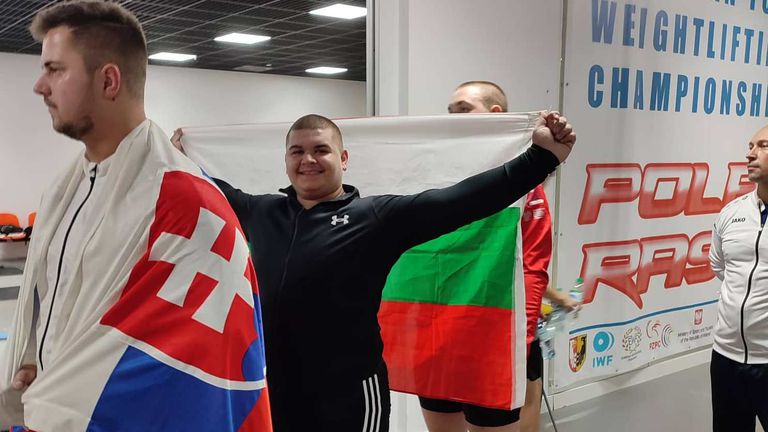 България завърши с бронз и общо 9 медала на европейското по щанги за кадети