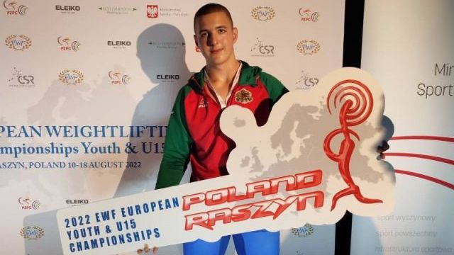 Танислав Ангелов 96 кг остана на косъм от медал на