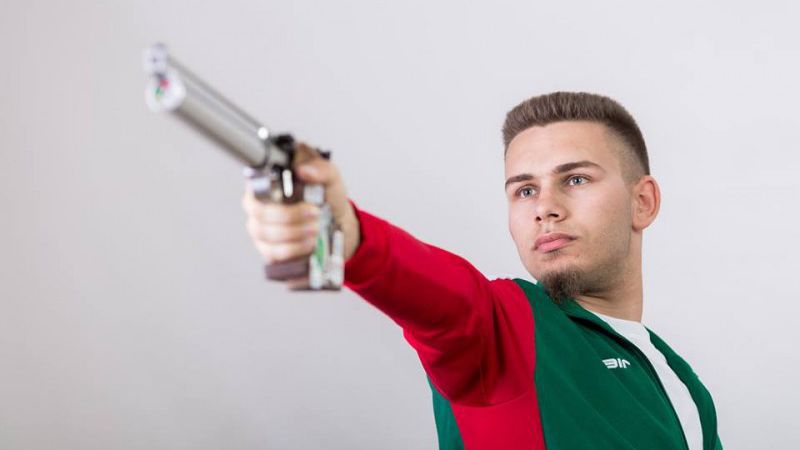 Кирил Киров влезе във финала на 10 метра пистолет на Световната купа по спортна стрелба в Баку