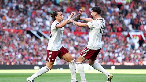  Грешка на вратар сервира триумфа на Арсенал, Ман Юнайтед показва проблясъци и остарели недостатъци 