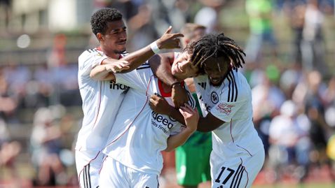 Айнтрахт потегли с разгром за Купата, новото скъпо попълнение дебютира с два гола