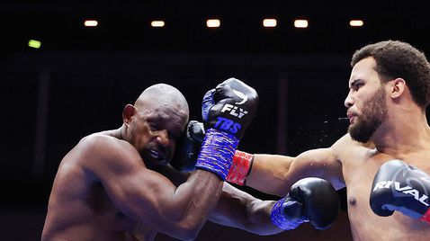  Мозес Итаума нокаутира Дилиън Уайт и сподели шампионски капацитет 