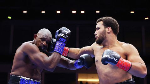  Мозес Итаума нокаутира Дилиън Уайт и сподели шампионски капацитет 