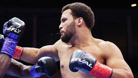 Мозес Итаума нокаутира Дилиън Уайт и показа шампионски потенциал