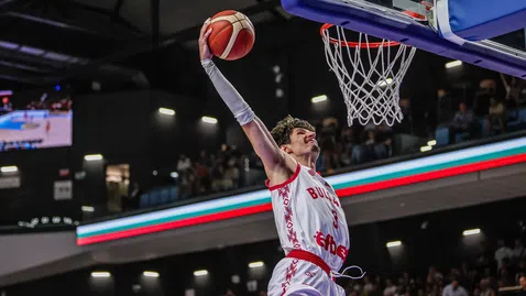 Стоименов се завръща в състава на България за последния мач от световните предквалификации