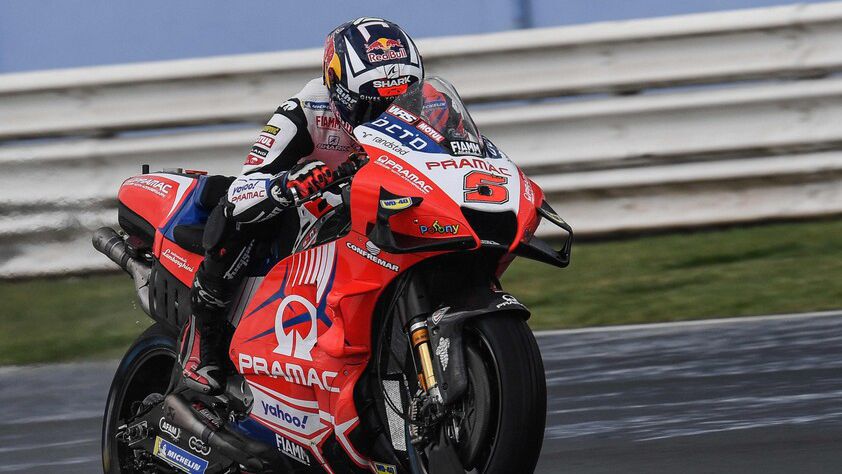 Ducati окупира върха в мократа втора тренировка на „Мизано“