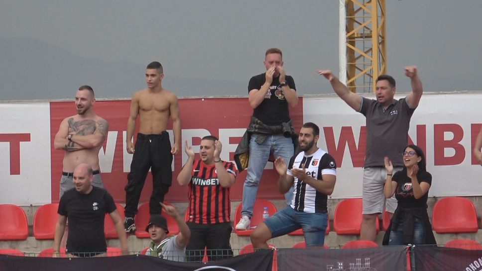 Скромната агитка от Пловдив ликува след гола за Локо срещу Царско село