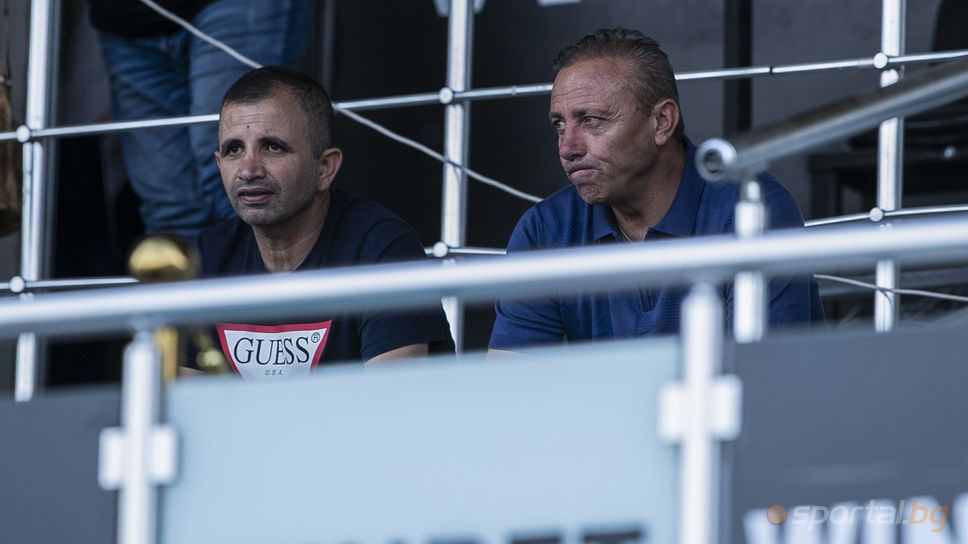 Илиан Илиев изтърпява наказанието си в ложата на стадион Локомотив