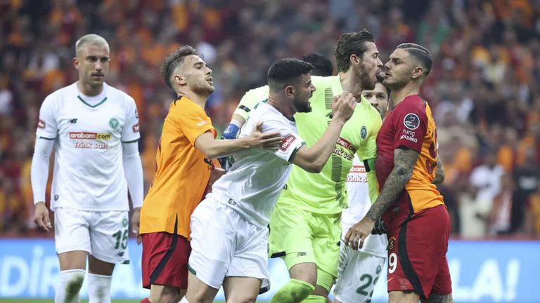 Мауро Икарди дебютира за Галатасарай при победата с 2:1 над