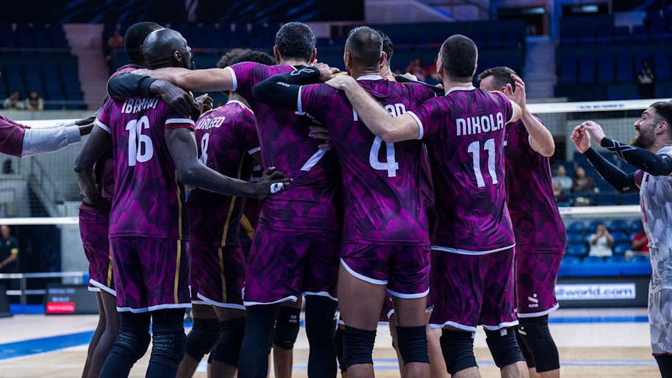 Административният борд на FIVB в който е и президентът на