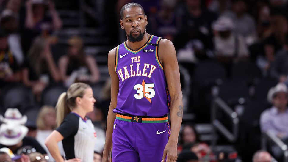 Четирикратният олимпийски шампион с тима на САЩ Кевин Дюрант подписа