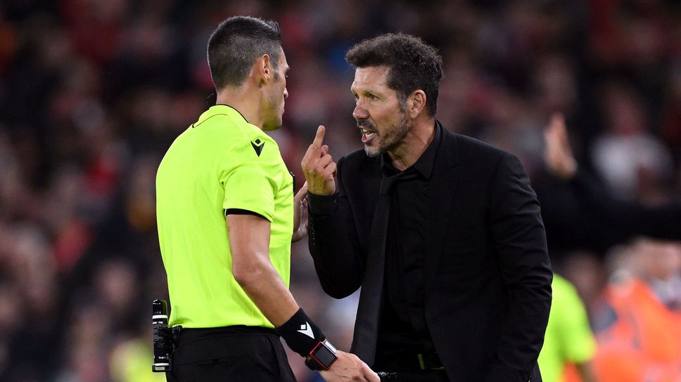 Хаос на "Анфийлд": Симеоне налетя на фен на Ливърпул