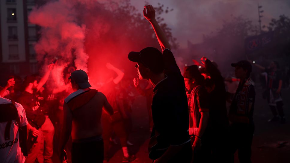 Голям бой между феновете подгря ПСЖ - Аталанта