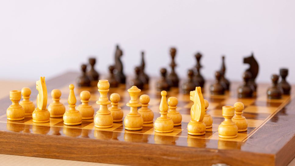 Две плевенски деца и техният треньор майстор на спорта