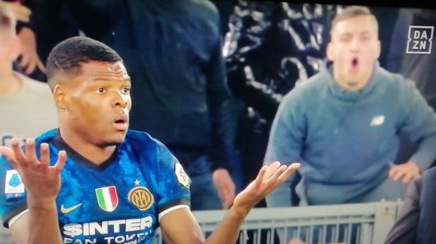 Нов расистки скандал в Калчото, фен на Лацио с грозна проява към играч на Интер (видео)