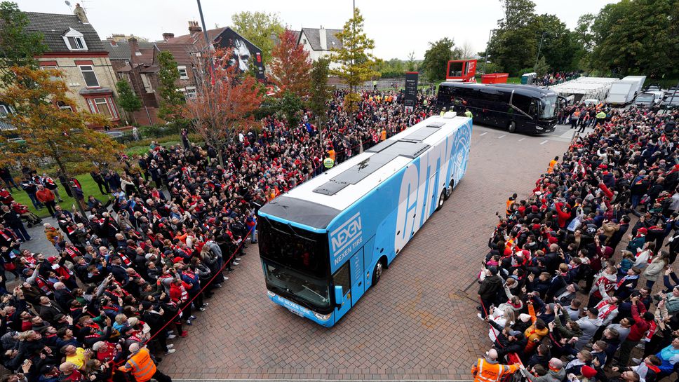 От Сити отново се оплакаха, че клубният автобус е бил атакуван от фенове на Ливърпул
