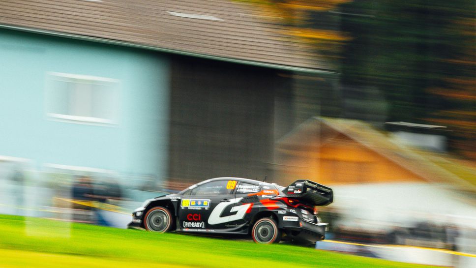 Съотборниците в Тойота Себастиен Ожие и Кале Рованпера завършиха на